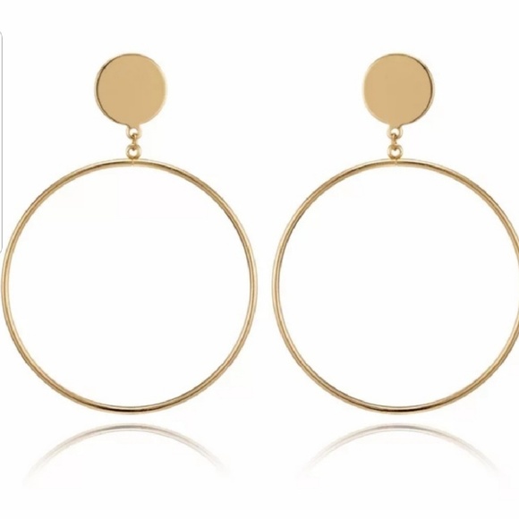 🌟3/$10🌟 Gold Metal Hoop Statement Earrings - Picture 2 of 3